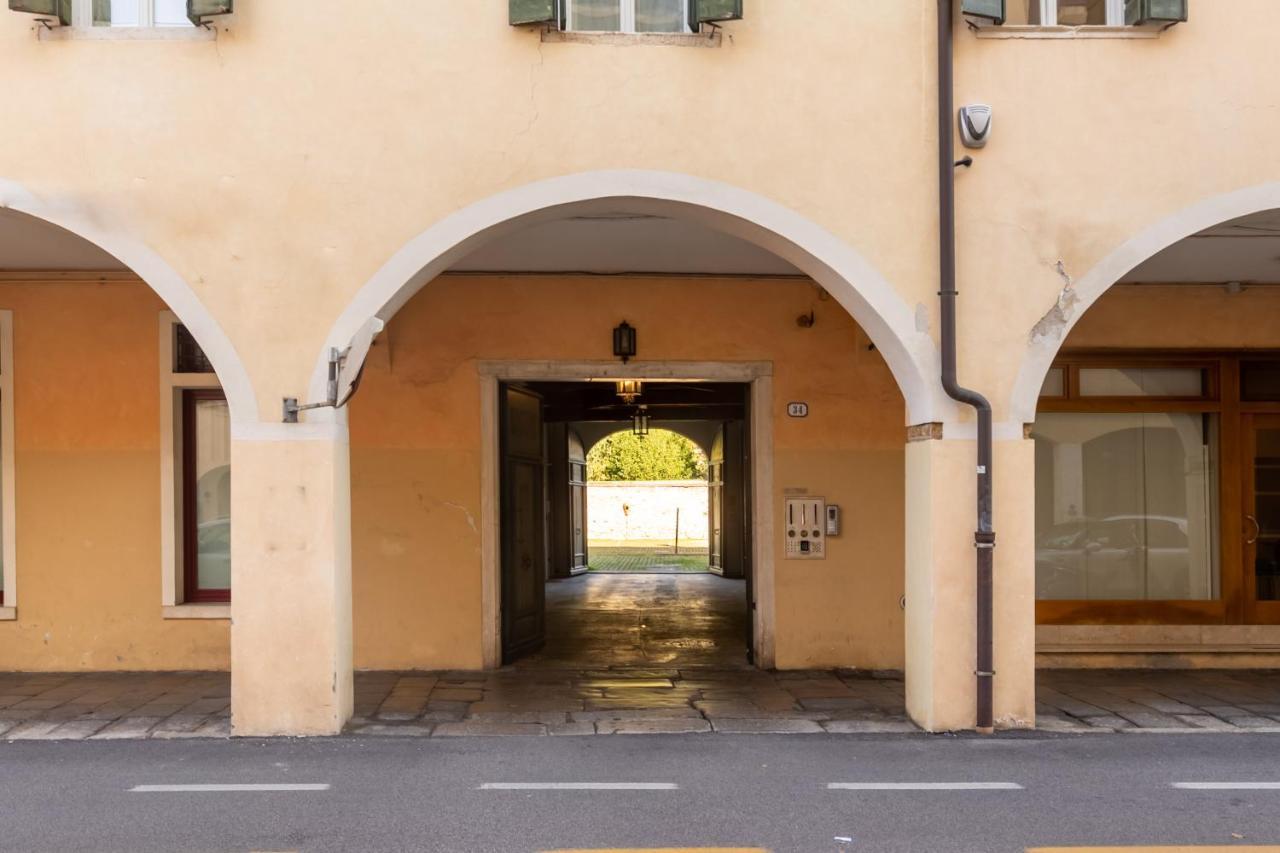 Casa Charleston In Palazzo Nobiliare Al Duomo Apartment